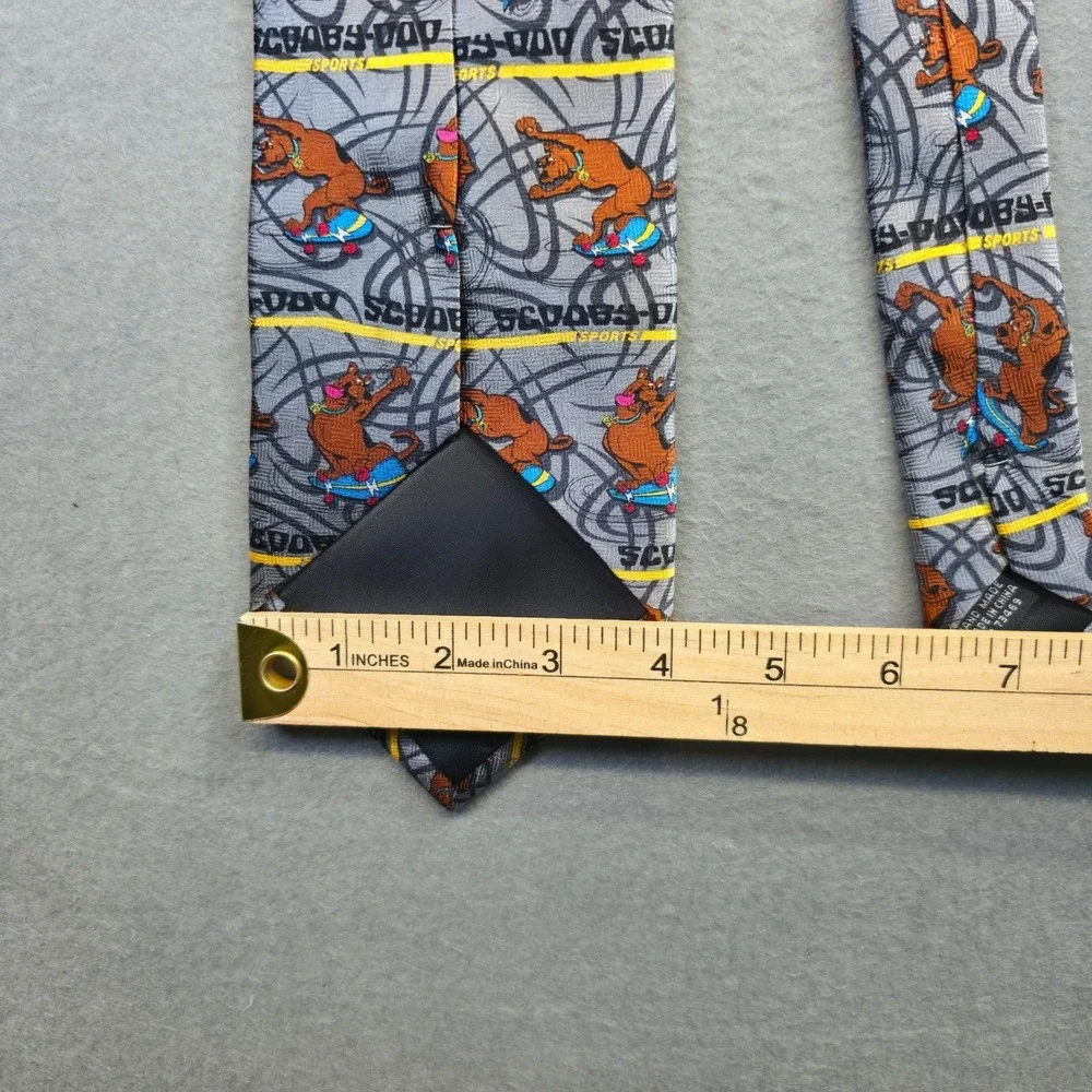 Vintage Scooby Doo 2003 Hanna-Barbera Skateboard Men's 100% Silk Neck Tie 4x58